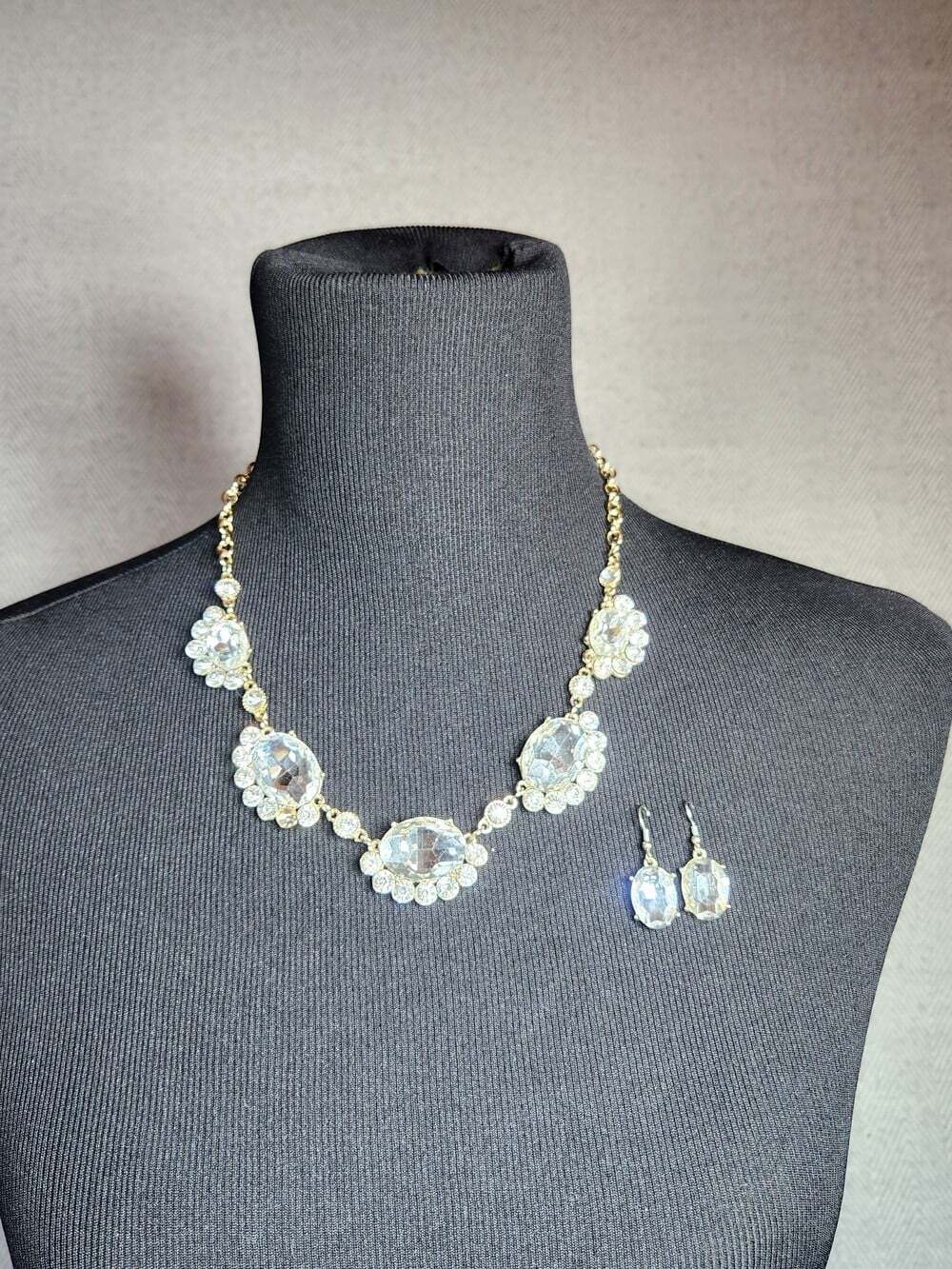 Necklace & Earrings Set Gold Tone Clear Rhinestone Floral  20" Statement    Set